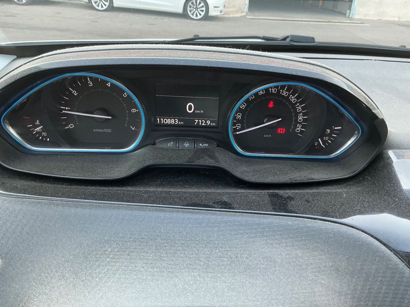 Peugeot 2008 1.2 PureTech Allure 2018 – снимка 18