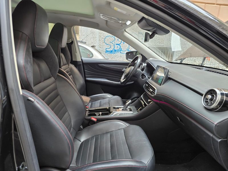 MG HS 1.5 Luxury — zdjęcie 10