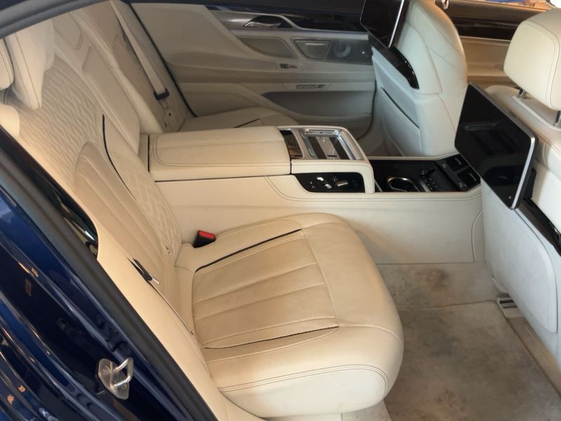 BMW 7er 740e L xDrive 2016 – снимка 19