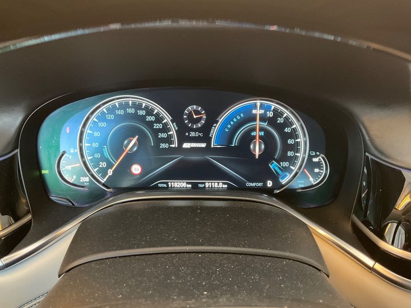 BMW 7er 740e L xDrive 2016 – снимка 18