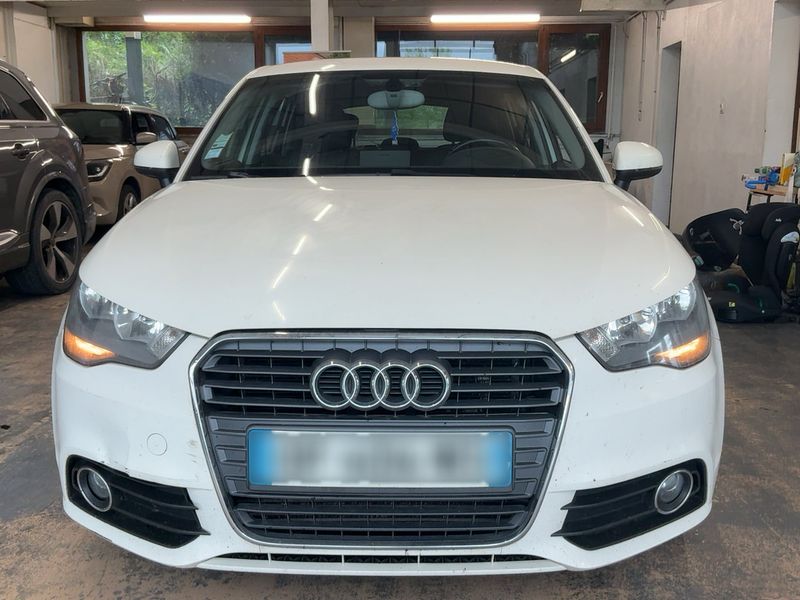 Audi A1 Sportback 1.6 TDI Ambiente 2014 – снимка 14