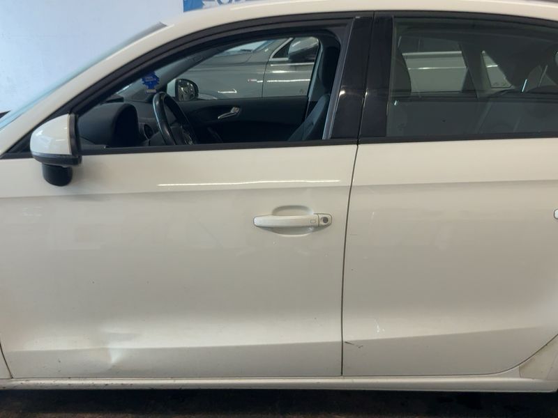 Audi A1 Sportback 1.6 TDI Ambiente 2014 – снимка 4