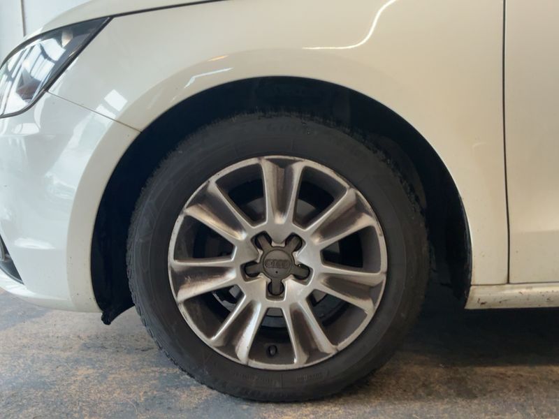 Audi A1 Sportback 1.6 TDI Ambiente 2014 – снимка 3