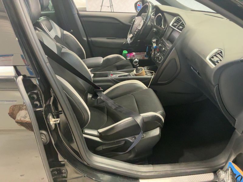 Citroen DS4 1.6 HDi Chic — zdjęcie 11