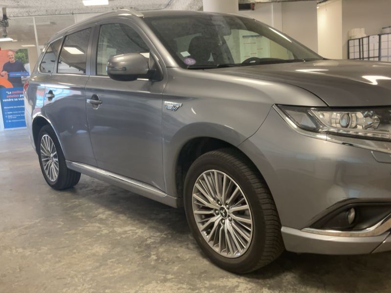 Mitsubishi Outlander 2.4 PHEV 4WD — zdjęcie 8