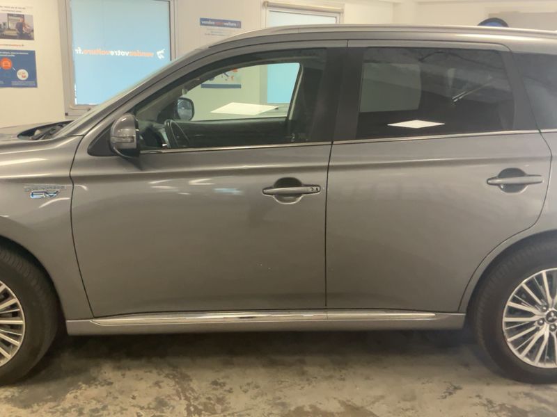 Mitsubishi Outlander 2.4 PHEV 4WD — zdjęcie 4