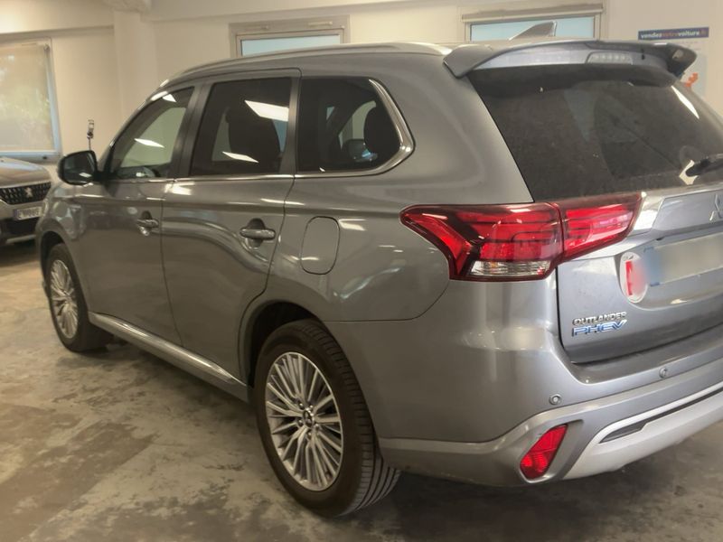 Mitsubishi Outlander 2.4 PHEV 4WD — zdjęcie 3