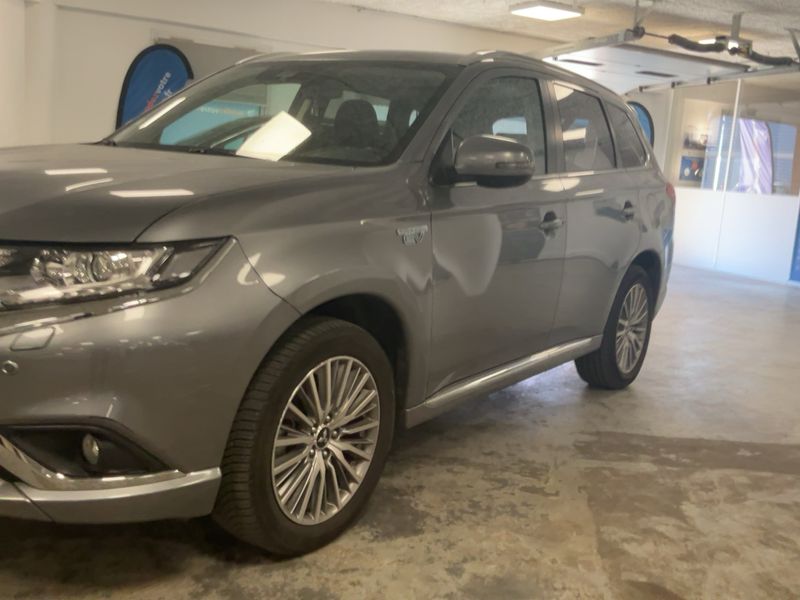 Mitsubishi Outlander 2.4 PHEV 4WD — zdjęcie 2