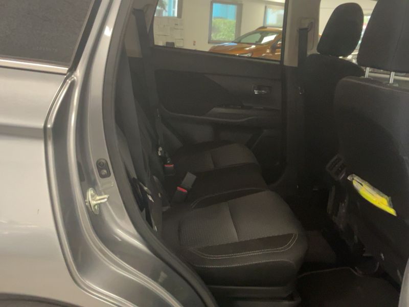 Mitsubishi Outlander 2.4 PHEV 4WD — zdjęcie 14