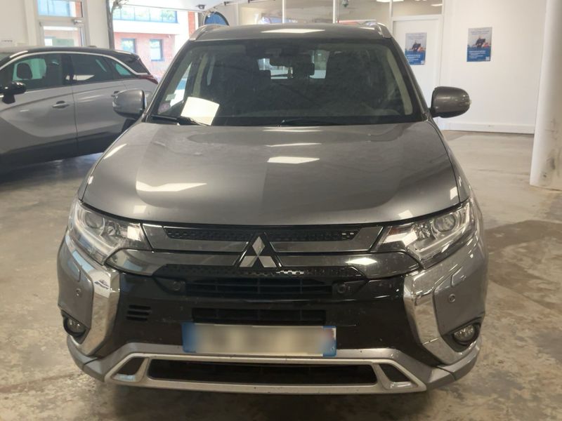 Mitsubishi Outlander 2.4 PHEV 4WD — zdjęcie 9