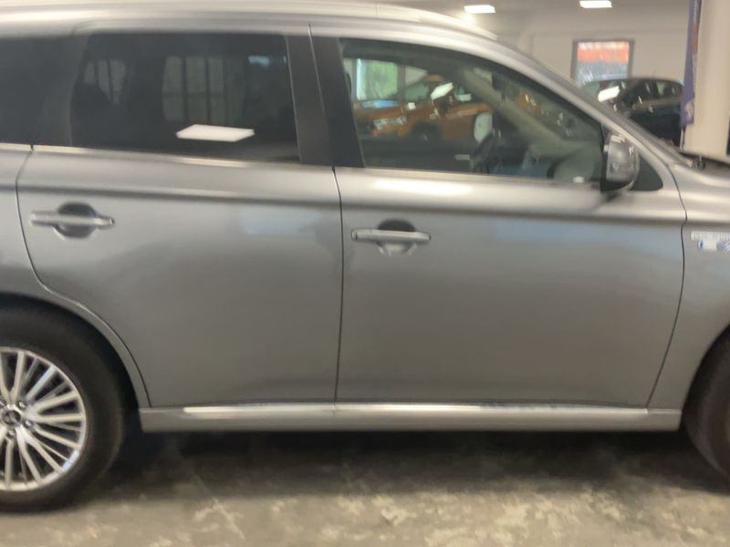 Mitsubishi Outlander 2.4 PHEV 4WD — zdjęcie 7