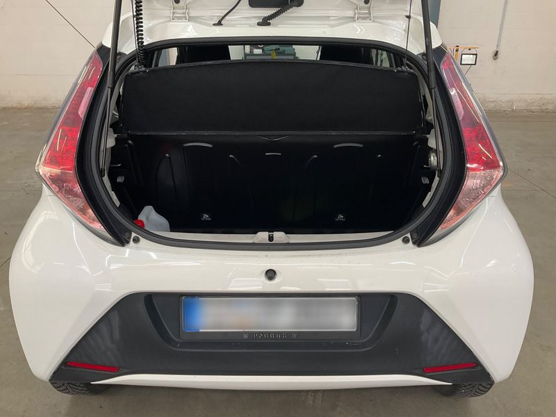 Toyota Aygo 1.0 X 2017 – снимка 15