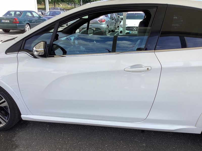 Peugeot 208 1.6 THP GTi — zdjęcie 4