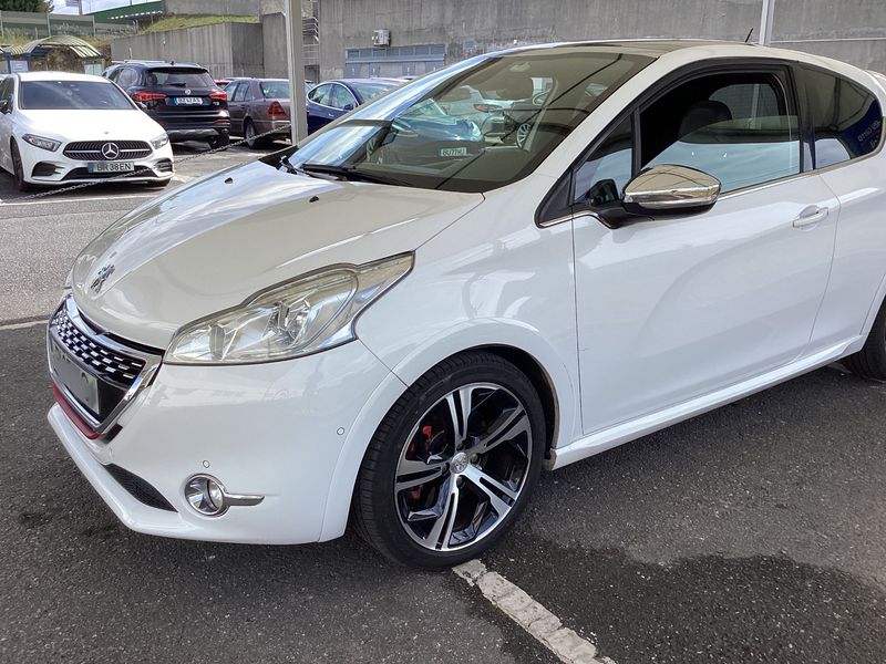Peugeot 208 1.6 THP GTi — zdjęcie 2