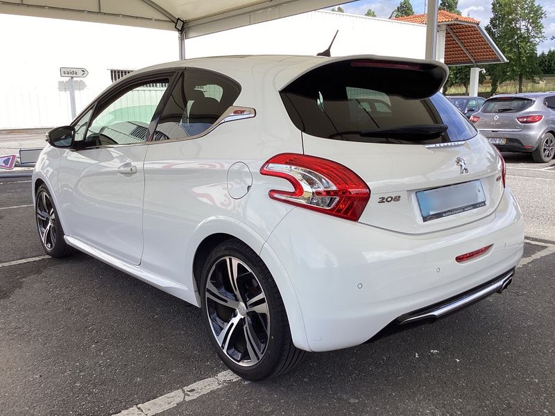 Peugeot 208 1.6 THP GTi — zdjęcie 3