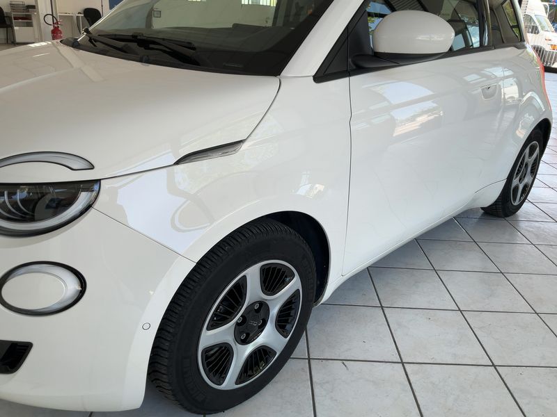 Fiat 500e electric drive 87 kW Passion — zdjęcie 2