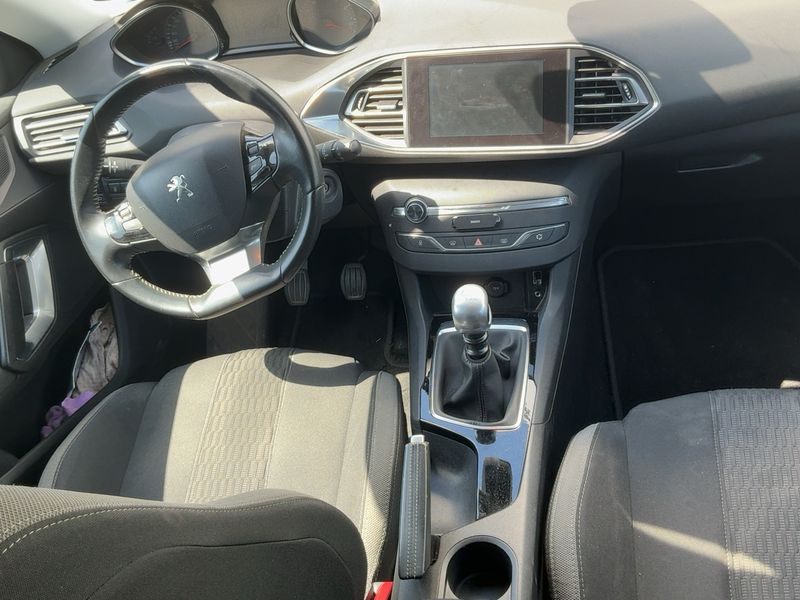 Peugeot 308 1.2 PureTech Allure Business 2017 – снимка 17