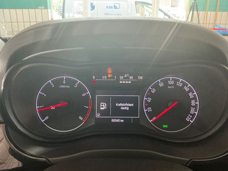 Opel Corsa 1.4 Edition — zdjęcie 13