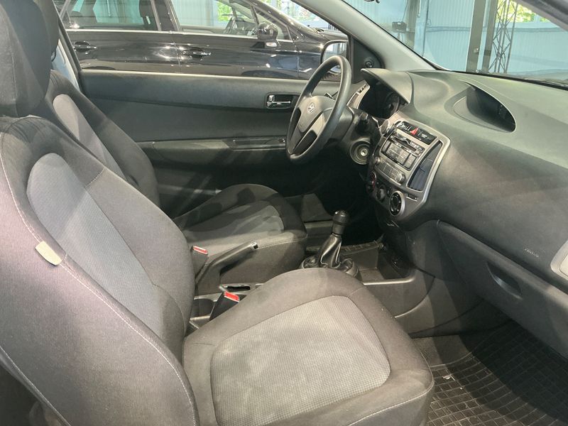 Hyundai i20 1.2 FIFA World Cup Edition — zdjęcie 3