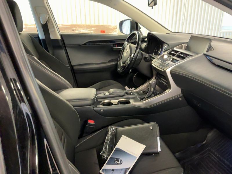 Lexus NX-Serie NX 300h — zdjęcie 11