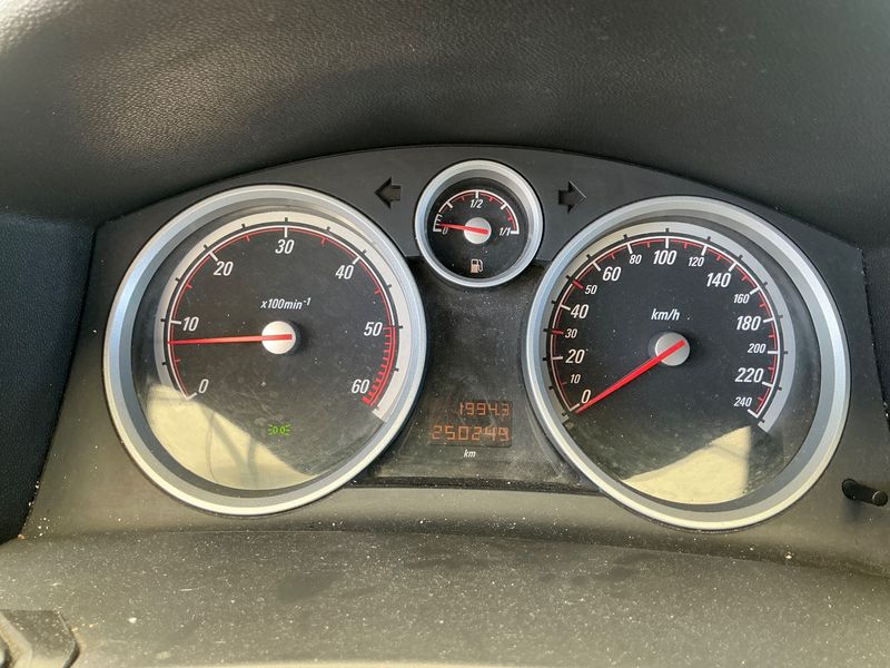 Opel Astra GTC 1.3 CDTI Sport — zdjęcie 4