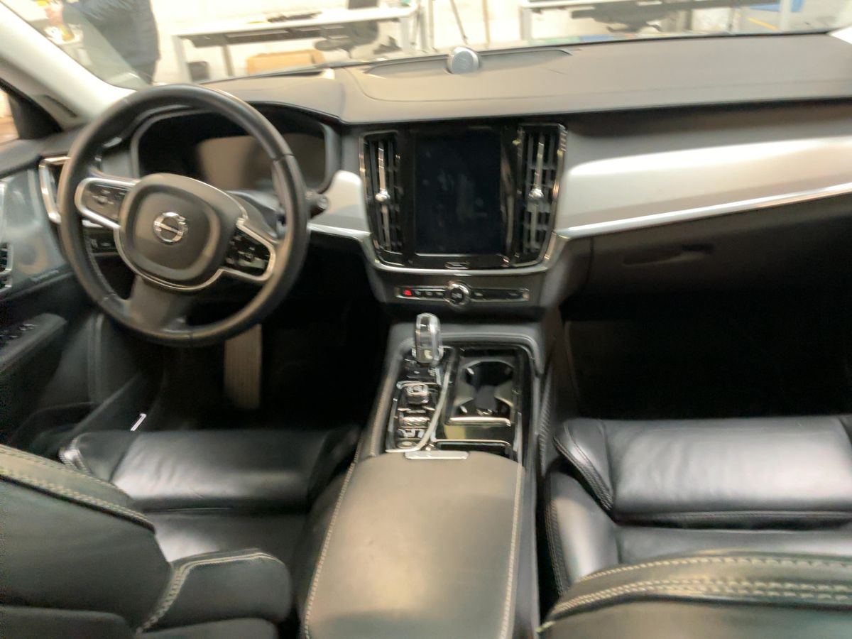 Volvo V90 2017 — photo 17