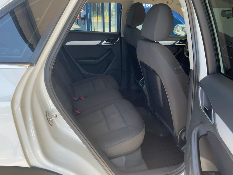 Audi Q3 2.0 TDI quattro Business — zdjęcie 14