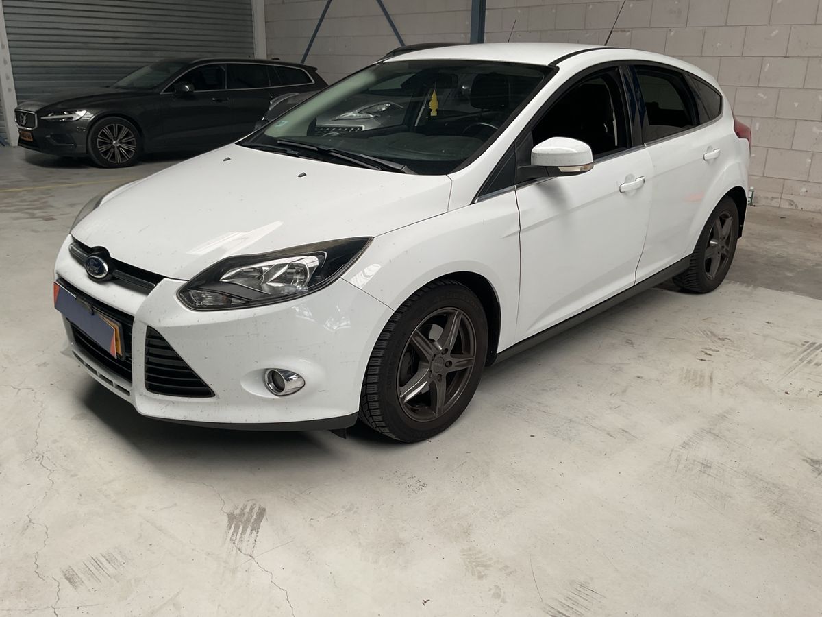 Ford Focus 2013 — photo 1