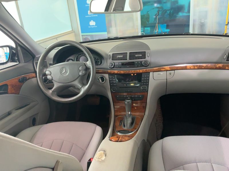Mercedes-Benz E-Klasse E 220 CDI Elegance — zdjęcie 12