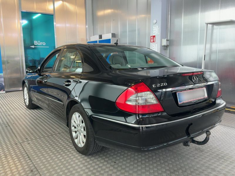 Mercedes-Benz E-Klasse E 220 CDI Elegance — zdjęcie 3