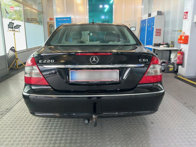 Mercedes-Benz E-Klasse E 220 CDI Elegance — zdjęcie 5