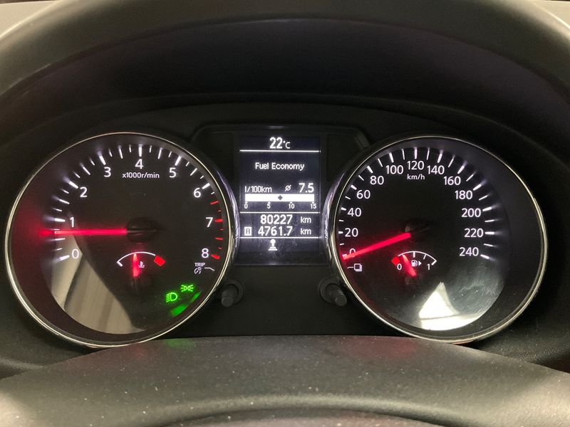 Nissan Qashqai+2 2.0 Tekna — zdjęcie 13
