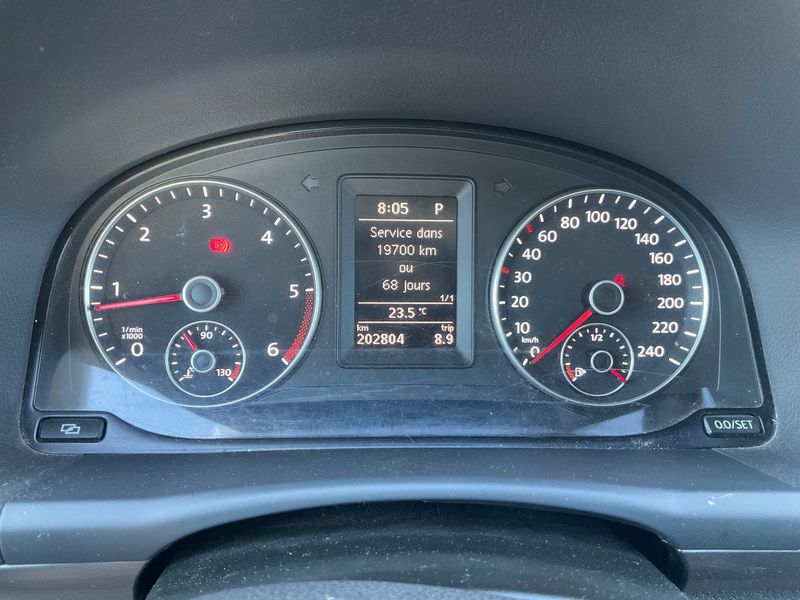 Volkswagen Touran 2.0 TDI Design Edition 2011 – снимка 18