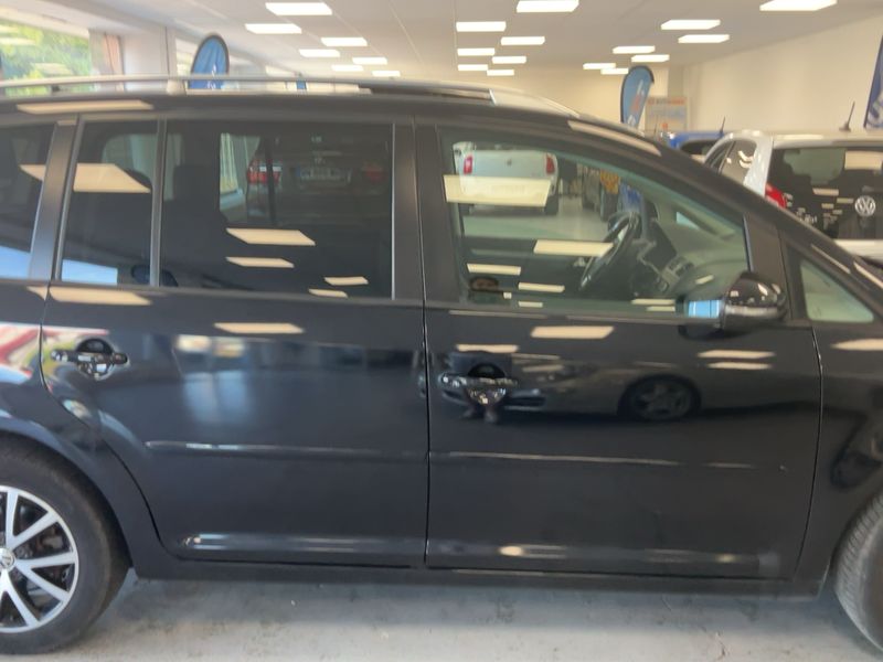 Volkswagen Touran 2.0 TDI Design Edition 2011 – снимка 10