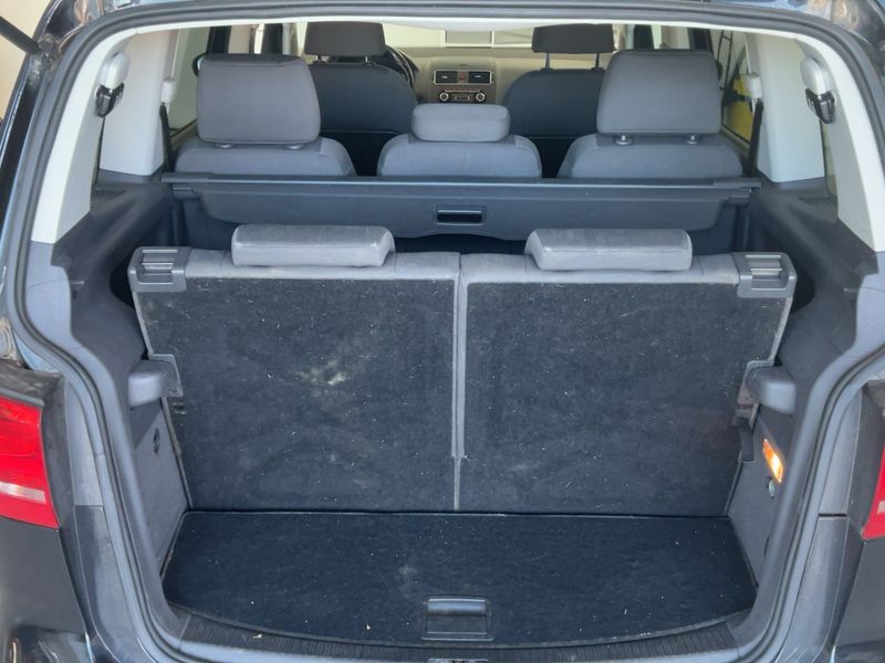 Volkswagen Touran 2.0 TDI Design Edition 2011 – снимка 15