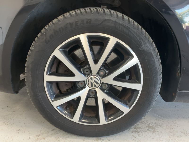 Volkswagen Touran 2.0 TDI Design Edition 2011 – снимка 3