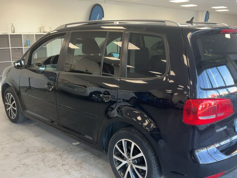 Volkswagen Touran 2.0 TDI Design Edition 2011 – снимка 6