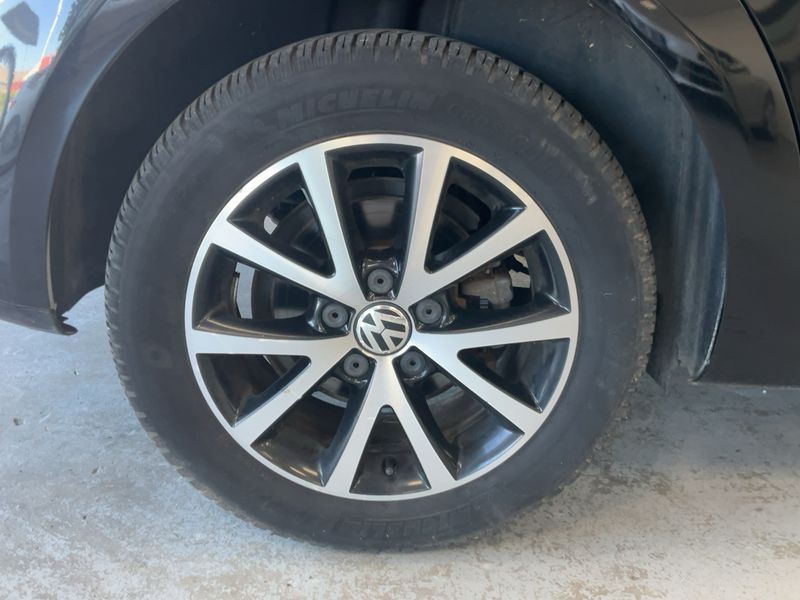 Volkswagen Touran 2.0 TDI Design Edition 2011 – снимка 9