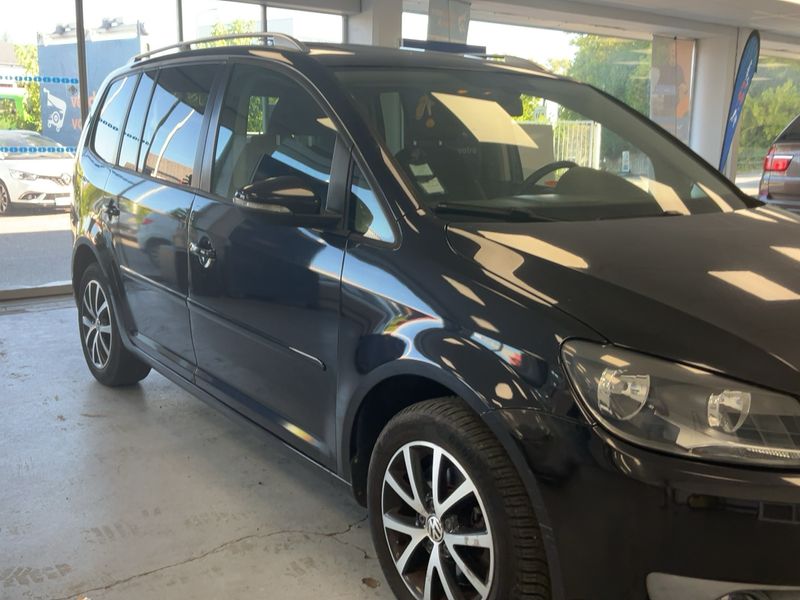 Volkswagen Touran 2.0 TDI Design Edition 2011 – снимка 12