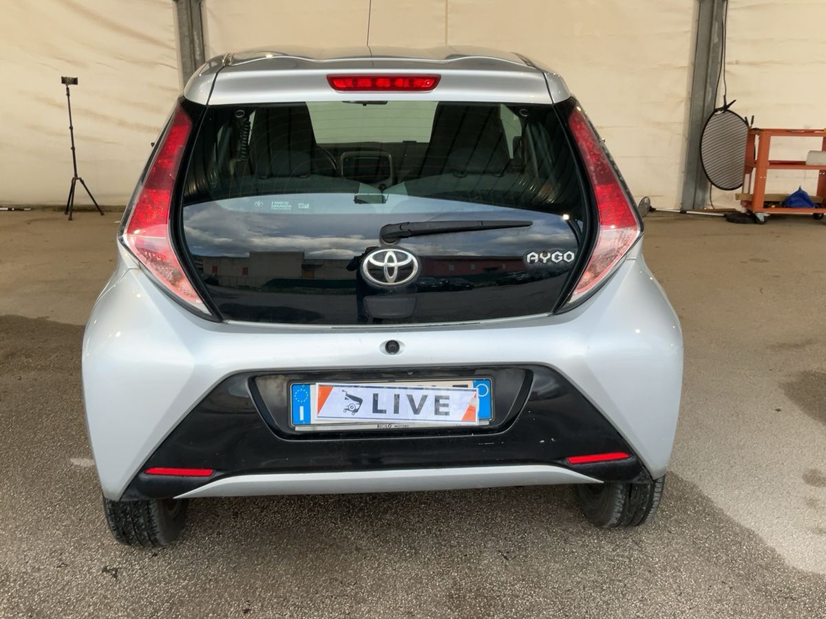 Toyota Aygo 1.0 X-Play - Immagine 4