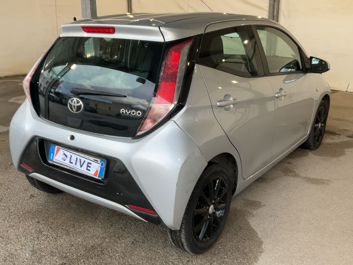 Toyota Aygo 1.0 X-Play - Immagine 5