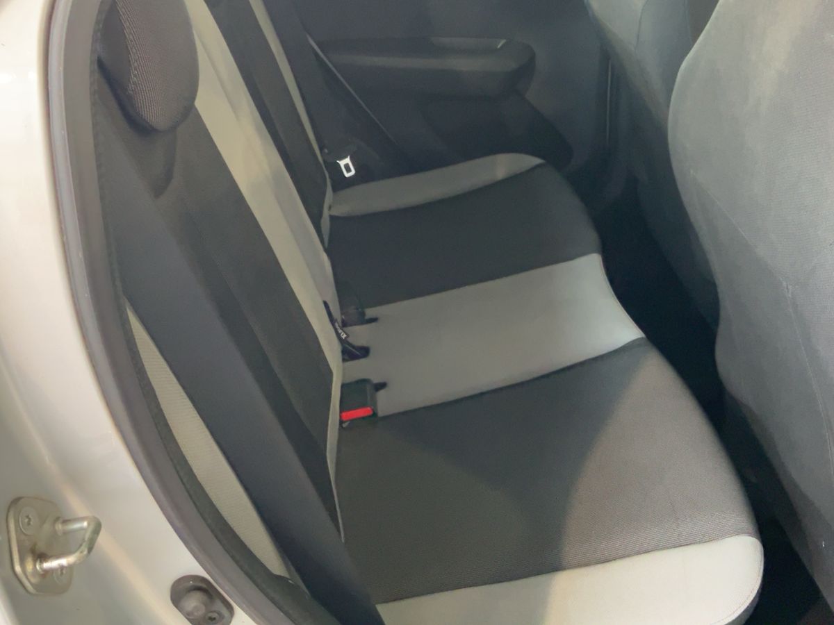 Toyota Aygo 1.0 X-Play - Immagine 11