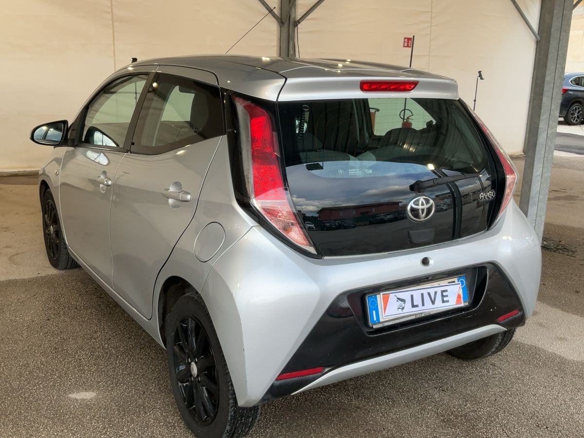 Toyota Aygo 1.0 X-Play - Immagine 3