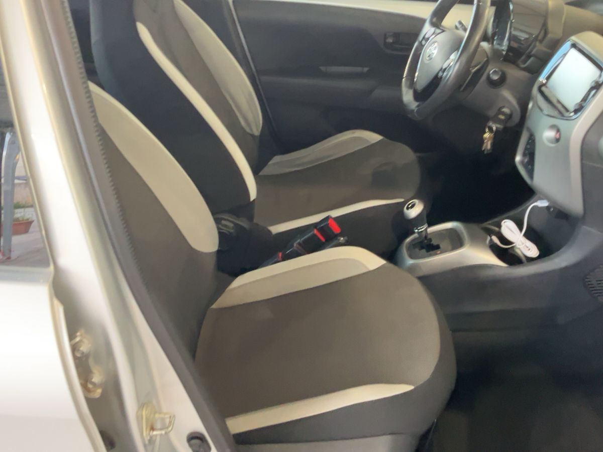 Toyota Aygo 1.0 X-Play - Immagine 8