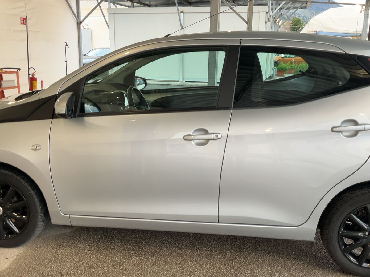 Toyota Aygo 1.0 X-Play - Immagine 2