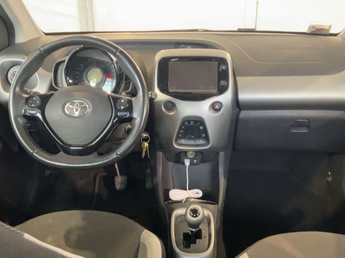 Toyota Aygo 1.0 X-Play - Immagine 9