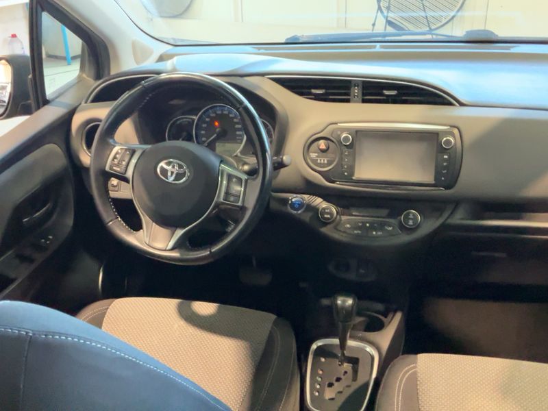 Toyota Yaris 1.5 Hybrid Edition-S — zdjęcie 12