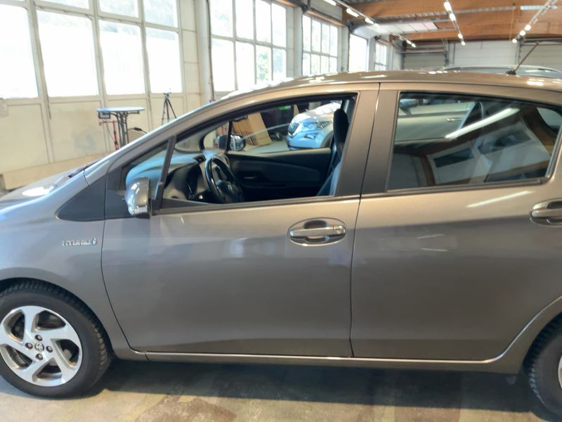 Toyota Yaris 1.5 Hybrid Edition-S — zdjęcie 4