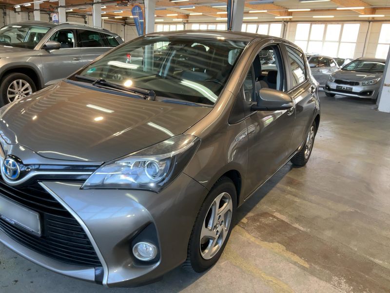 Toyota Yaris 1.5 Hybrid Edition-S — zdjęcie 2