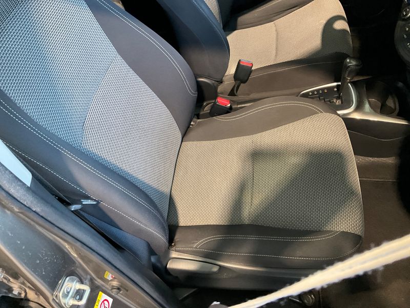 Toyota Yaris 1.5 Hybrid Edition-S 2016 – снимка 32